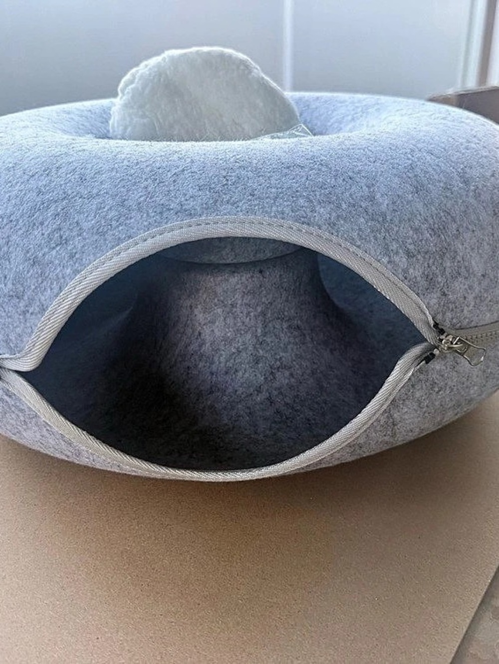 Gray & White Donut Cat Bed